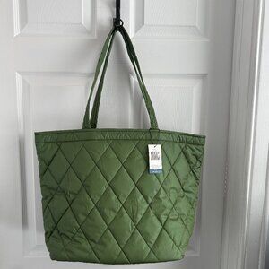 NWT Vera Bradley Essential Grand Tote, Ultralight Pearlized Cedar Green